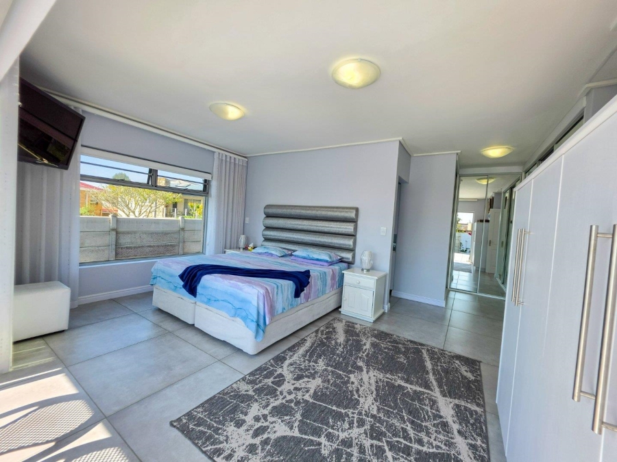 3 Bedroom Property for Sale in Stilbaai Wes Western Cape